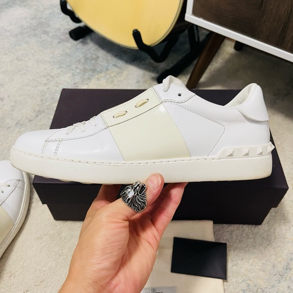 EUC Mens 8 Valentino Garavani Studded Open Low-Top Patent Leather Sneake White - Picture 7 of 16